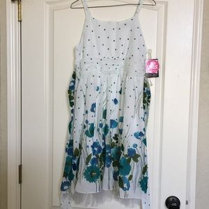 Girls plus dress but can be tied to fit reg. girls